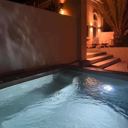 Lägenhet Saba Luxury